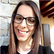 Insegnante di Lettere, laureata all'Università Cattolica di Brescia e diplomata al Liceo linguistico Marzoli di Palazzolo Sull'Oglio